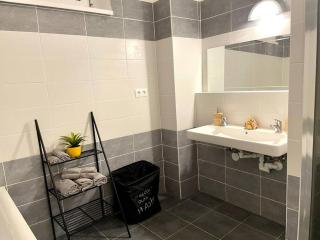 Amazing large 2,5rooms with terrace and parking! - Bratislava - 5