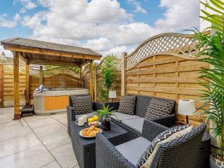 3 Bed With Hot Tub Great Ayton - TOP Terrace - Great Ayton - 0