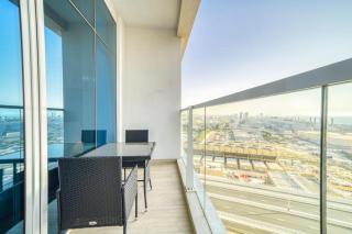 Bright Studio With Mesmerizing Canal and City View - Dubái - 8