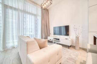 Bright Studio With Mesmerizing Canal and City View - Dubái - 4