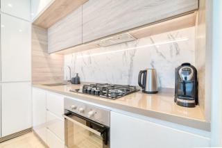 Bright Studio With Mesmerizing Canal and City View - Dubái - 1