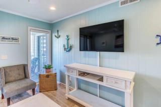 First Floor with Ground Floor Access - Steps to the Beach! - Myrtle Beach - 4