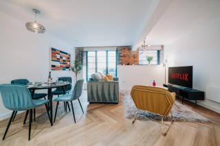 Grade II Listed Unique City Gem, City Centre, Fast WiFi, Contractors, Family - 0