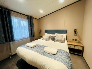 Ailsa Lodge with Hot Tub - York - 3