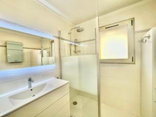 Vezelay, by Welcome to Cannes - Cannes - 7