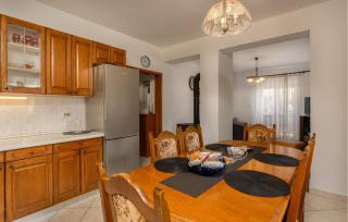 2 Bedroom Cozy Apartment In Vantacici - Vantačići - 4