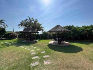 Casa pé na areia em praia paradisíaca com piscina frente mar - Balneário Camboriú - 7