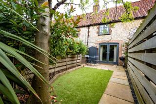 No 33 Cottage 2 - 6