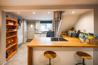 No 33 Cottage 1 - 8