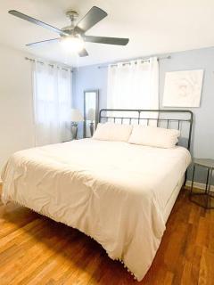 Hidden GEM W1 king bed &2 queens - Winston-Salem - 8