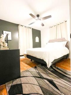 Hidden GEM W1 king bed &2 queens - Winston-Salem - 1