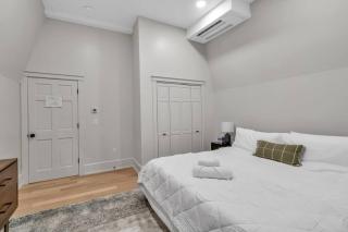 Carriage House Loft - King Bed and Garage Parking - Buffalo - 7