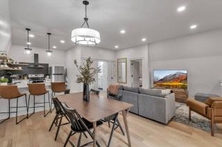 Carriage House Loft - King Bed and Garage Parking - Buffalo - 2