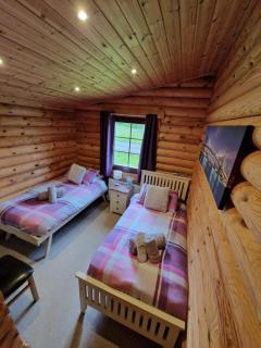 Laura's Lodge Hot Tub Log Cabin, Felmoor Park, Morpeth, Northumberland - 4