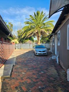 Reutlwane Gardens Guesthouse - 7
