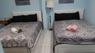 CHIC Family-friendly home sleeps up to 12 People, Right Unit - Catano - 6