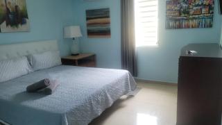 CHIC Family-friendly home sleeps up to 12 People, Right Unit - Catano - 2