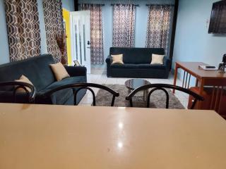 CHIC Family-friendly home sleeps up to 12 People, Right Unit - Catano - 0