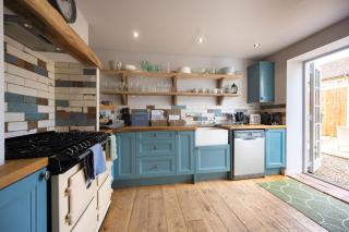 No 33 Cottage 4 - 5
