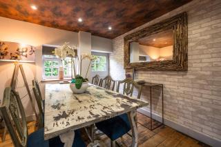 No 33 Cottage 4 - 7