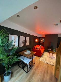 Hot Tub, King Bed, Central, Modern Beach House - Cleethorpes - 4