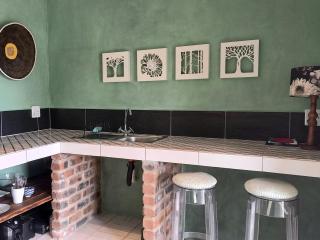 Coral Tree Cottage at Villa Roc Guesthouse, Salt Rock Ballito, Solar Power - Sheffield Beach - 1