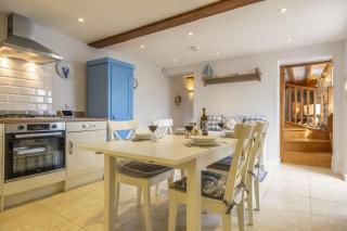 Seaview Cottage - 2