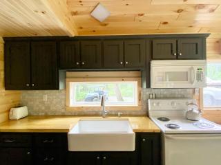 Willow Field Cabin - - 6