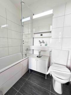 Downtown Deluxe Studio with Queen Bed BE-25 - Zurich - 5