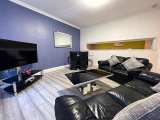 Recently Refurbished Two Bedroom Apartment, Central Location! - 2