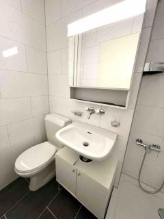 Urban Oasis with Queen Bed and View BE-14 - Zurich - 3
