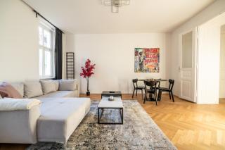 Rochus Stylish Stays - 1