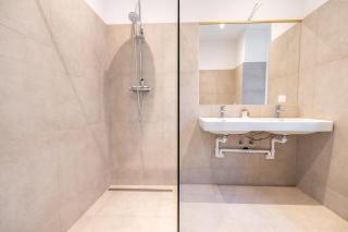 Rochus Stylish Stays - 5