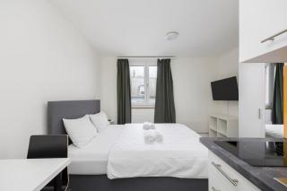 Downtown Deluxe Studio with Queen Bed BE-55 - Zurich - 0