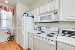 Sunset Beach Condo with Balcony, 5 Mi to the Ocean! - Sunset Beach - 1