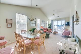 Sunset Beach Condo with Balcony, 5 Mi to the Ocean! - Sunset Beach - 4