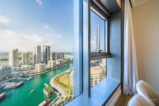 Walk to JBR Beach - Luxe 3BR with Marina & Sea Views - Dubai - 9