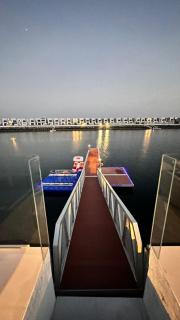 Luxury Villa sea view and free paddle boat - Al Dana Island Fujairah - Fujaira - 2