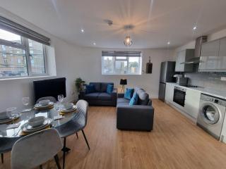 2 bedroom central apartment near station - 0