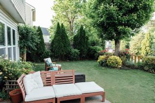 Suburban Family Retreat - Outdoor Garden -sleep 10 - Duluth - 0