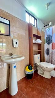 Hostal Nuevo Arenal downtown, private rooms with bathroom - Nuevo Arenal - 2