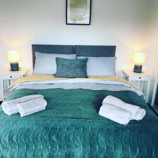 Bay View Bungalow Benllech, 5 Min Walk from Beach - 2