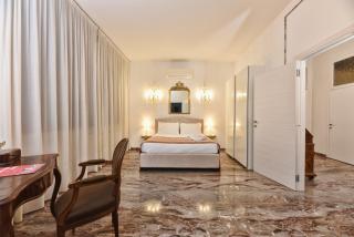 Soderini Splendor: First Floor Palazzo Charm at Castello Square - Venice - 8