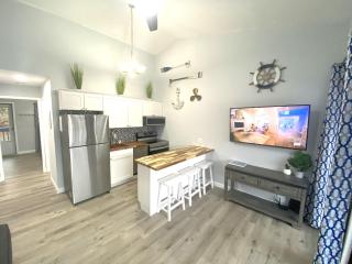 B Lakefront! Remodeled, Boat Slip, Patio Views, Pool, Boat Ramp, WIFI - Osage Beach - 3