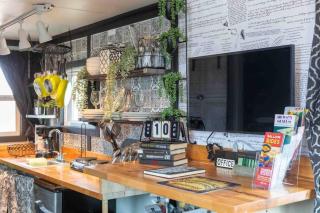 #13 - The Raven - Tiny Home (Edgar Allan Poe) - 4