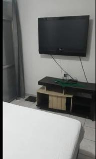 Apartamento inteiro, completo para até 8 pessoas por locação Não é divido com outros pessoas apenas significa que vc pode locar que tem capacidade para até 8 pessoas mas a locação sempre é individual de quem locou Check in possível nas 24 hrs - 2