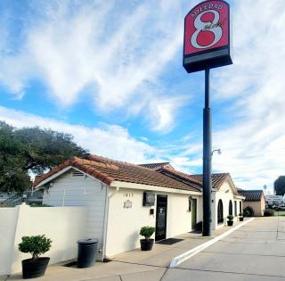 Soledad Motel 8 - Soledad - 0