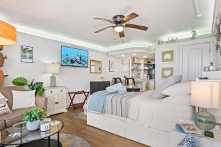 Luxury Beachfront Studio - Private Balcony with Ocean View - Heated Pool - Hot Tub - Tiki Bar - Sauna - 1