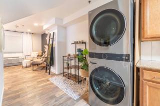 Stylish-Serene Midtown Getaway: Retreat for Two - Reno - 7