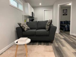 Guest Suite in Regina - Queen Bed - 9